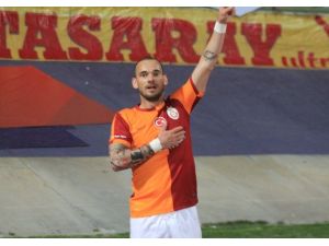 Sneijder Patladı
