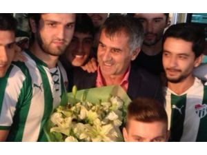 Trabzon’da Çiçeklerle Karşılandı