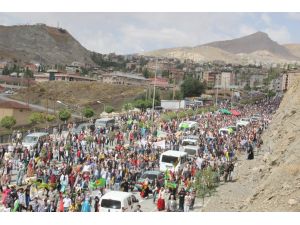 Işidle Çıkan Çatışmada Ölen Ypg’li Hakkari’de Toprağa Verildi