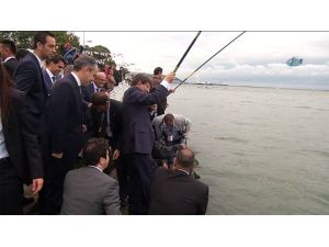 Balık Tuttu Vatandaşlarla Konuştu