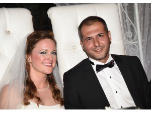 Abdli Gelin Amy, Adana Çiftetellisi İle Döktürdü