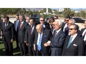 Demirel Denktaş’ın Mezarında