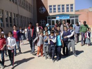 Öğrenci Ve Velilerinden “Öğretmen İstiyoruz” Eylemi
