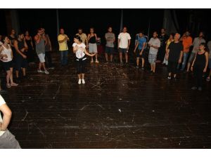 Adana Devlet Tiyatrosu 8 Ekim’de Perde Diyecek