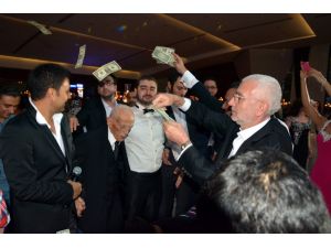 Aşiret Düğününde Dolarlar Havaya Uçuştu