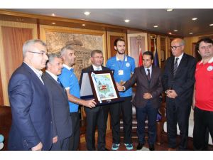 Başkan Türkmen’den Avrupa Şampiyonuna Bir Kese Altın