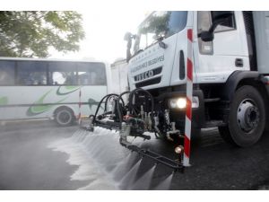 Küçükçekmece Belediyesi Temizlik Ekipleri İş Başında
