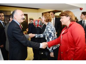 Bakan Müezzinoğlu, Bakanlık Çalışanlarıyla Bayramlaştı