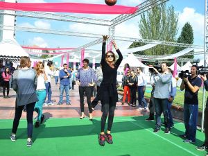Kadın Basketbolculardan Anlamlı Basket