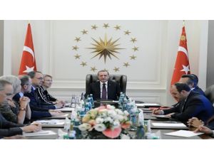 Yabancı Gazetecilerle Görüştü