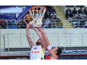 Fenerbahçe Ülker Farklı Kazandı