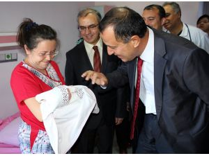 Op.dr. Acar: Emzirme Hem Bebek Hem De Anne Sağlığı İçin Faydalı