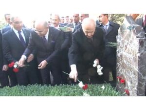 Türkeş’in Kabrini Ziyaret Etti