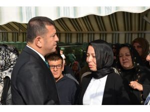 Annesine Bayram Günü Veda Etti