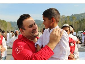 Türk Kızılayından Pakistandaki Türkmenlere Bayram Hediyesi