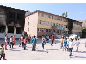 Hakkari’de Okullar 1 Gün Tatil Edildi