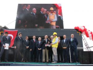 Bakan Müezzinoğlu, Edirne’de Gençlik Merkezi Temel Atma Törenine Katıldı