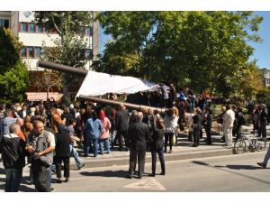 Çanakkalede Sergilenen Tarihi Top Tartışma Konusu Oldu