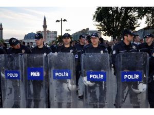 Sivas’ta Polisten ‘Vatan Sana Canım Feda’ Yürüyüşü