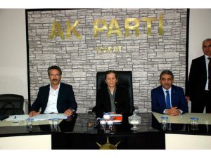 Ak Partide İlçe Başkanları Toplantısı