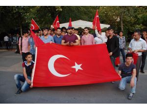 Adıyamanlı Gençler Olayları İstiklal Marşı İle Protesto Etti