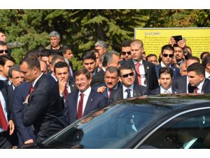 Başbakan Davutoğlu Cuma Namazını Tarihi Ulu Camiinde Kıldı