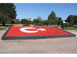 Taşlardan Dev Türk Bayrağı Yaptılar