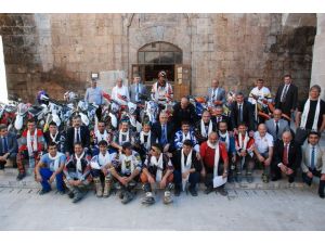 Enduro Yarışçıları Mahperi Hatun Kervansarayında