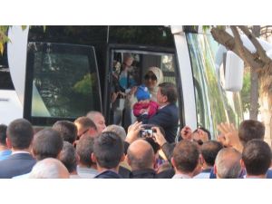 Başbakan Davutoğluna Sevgi Gösterileri