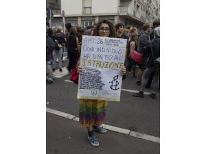 İtalyada Öğrenciler Yeni Eğitim Yasasını Protesto Etti