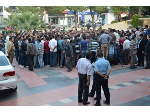 Soma Holding Üretimi Durdurdu, İşçiler Eyleme Yaptı