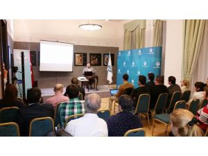 Macarlardan “İslam’da Kurban” Konferansına Yoğun İlgi