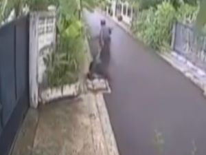 Kadını Aldı Ve Gitti