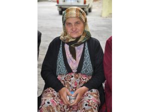 Hastane Önünde Acılı Bekleyiş