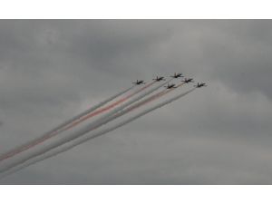 Türk Yıldızlarından Bursada Nefes Kesen Gösteri