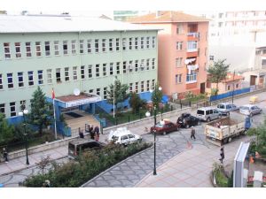 Kitapları Ya Yakıyoruz Ya Hurdaya Veriyoruz