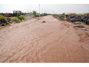Siverek’te Yollar Su Altında Kaldı