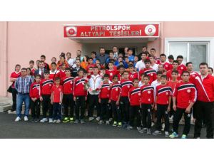 Dünya Şampiyonu Coşkuyla Karşılandı