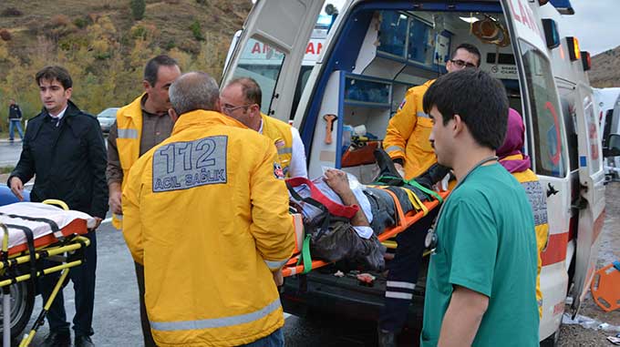 Yolcu Minibüsü Şarampole Yuvarlandı