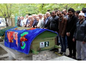 7. Kattan Düşen Iraklı Bebek Toprağa Verildi