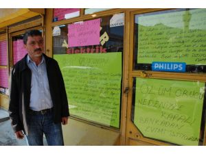 Emekli Vatandaştan Pankartlı İpotek Eylemi