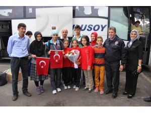Balkan İkincisi Rabia Yılmaz Çiçeklerle Karşılandı