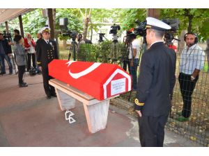 Şehit Üsteğmenin Nişanlısı Gözyaşlarına Boğuldu