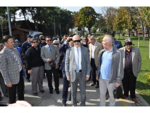 Başkan Gözlerini Bağlayıp Yürüyerek Görme Engellilerin Dünyasını Anlamaya Çalıştı