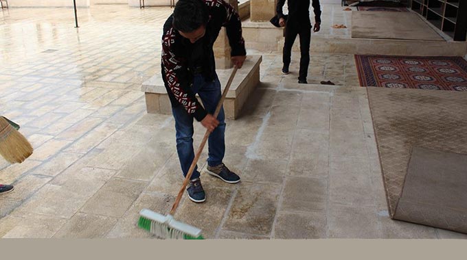 Gönüllü Gençler Camiler İçin İşbaşında!