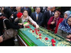 Öğrenci Ve Meslektaşları Gözyaşlarına Boğuldu