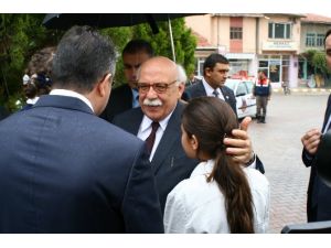 Bayrak Genelgesine Değindi