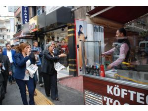 Kışanak Öldürülen Gazeteci İçin Gazete Dağıttı