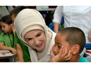 Cumhurbaşkanı’nın Eşi Yetim Çocukları Kabul Etti