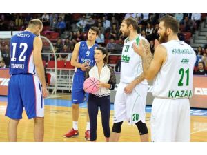 İlk Euroleageu Maçının Hava Atışını Yaptı